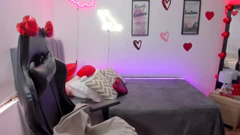 Snapshot of amy_sophiaa chatting on February 15, 2:00 pm Amy sophia 3 online show from February 15, 2:00 pm