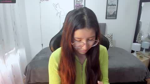 Snapshot of amy_sophiaa chatting on October 6, 12:56 pm Amy sophia 3 online show from October 6, 12:56 pm