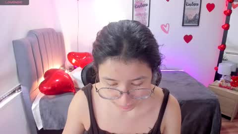 Snapshot of amy_sophiaa chatting on February 17, 1:22 pm Amy sophia 3 online show from February 17, 1:22 pm