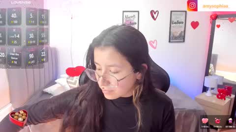 Snapshot of amy_sophiaa chatting on February 22, 3:03 pm Amy sophia 3 online show from February 22, 3:03 pm
