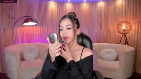 Amy  online show from December 6, 6:22 pm