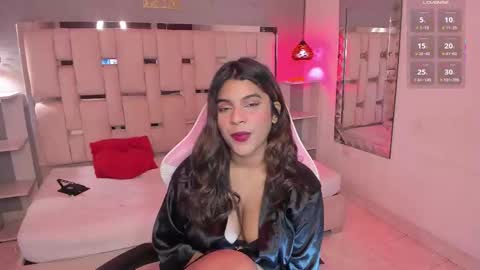 amyevan_ online show from December 3, 9:37 pm