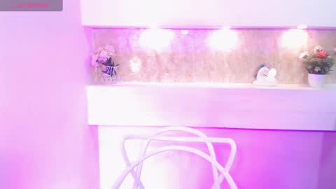 Snapshot of amyjohnsonn chatting on February 3, 11:31 am amyjohnsonn online show from February 3, 11:31 am