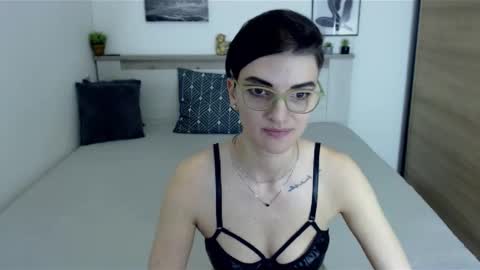 Snapshot of amylexy chatting on January 6, 2:14 pm Hi there guys  My pleasure in your hands  pvt is open online show from January 6, 2:14 pm