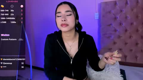 Snapshot of amyolimpo chatting on February 25, 6:36 am Amy ... Nice to meet u thumb up me please its important online show from February 25, 6:36 am