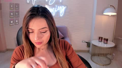 Snapshot of amywoods chatting on January 25, 12:59 am online show from January 25, 12:59 am