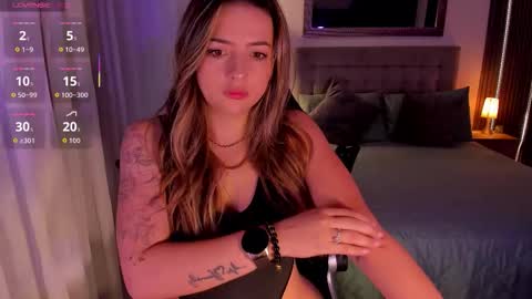 Snapshot of amywoods chatting on October 8, 5:52 pm online show from October 8, 5:52 pm