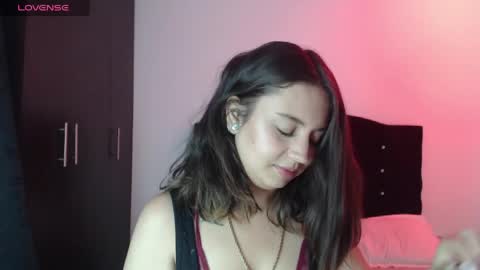 ana_arms_ online show from April 8, 3:37 pm