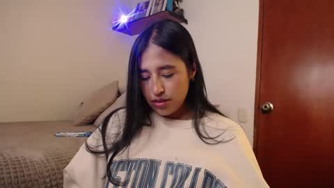 Snapshot of ana_m_ chatting on October 1, 11:47 pm Ana online show from October 1, 11:47 pm