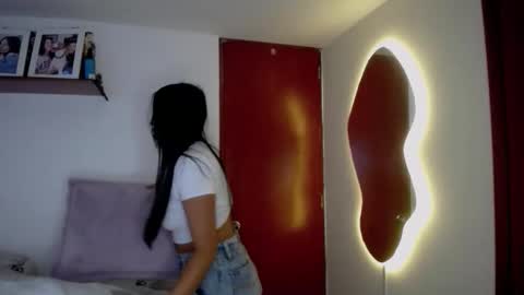 Snapshot of ana_m_ chatting on October 20, 9:14 am Ana online show from October 20, 9:14 am
