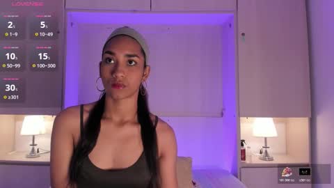 anaacollins_ online show from November 10, 11:35 am