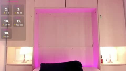 anaacollins_ online show from November 20, 11:31 am