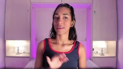 anaacollins_ online show from April 22, 11:39 am