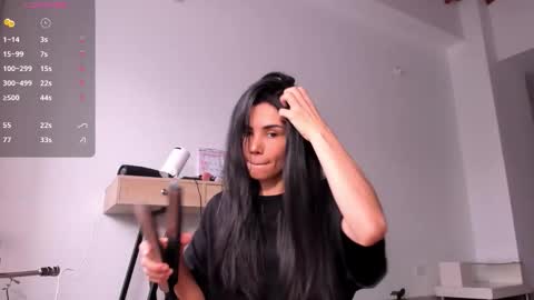 Ana Henao or Annie... Follow me ahenaocb Insta  X online show from November 28, 9:44 pm