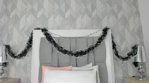   online show from December 18, 11:27 am