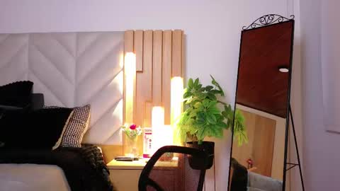 Snapshot of anaise_latif chatting on October 10, 12:00 pm Anaise online show from October 10, 12:00 pm