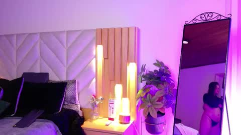 Snapshot of anaise_latif chatting on October 4, 11:41 am Anaise online show from October 4, 11:41 am