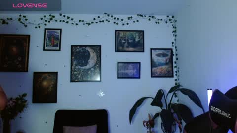      help me to get 100 thumps up  online show from April 4, 11:45 pm