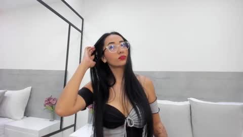 Snapshot of analiawhite chatting on October 3, 12:13 pm analiawhite online show from October 3, 12:13 pm