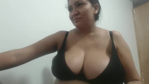 Snapshot of analy_hot chatting on September 17, 12:08 pm analy_hot online show from September 17, 12:08 pm
