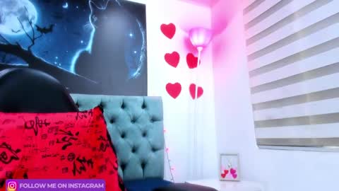 Snapshot of anamariiarios chatting on February 18, 8:03 pm Ana Maria online show from February 18, 8:03 pm