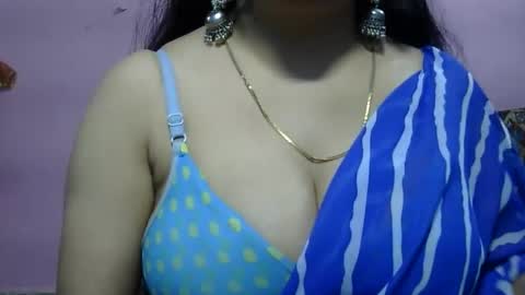 Snapshot of anamika794088 chatting on February 19, 12:33 pm anamika794088 online show from February 19, 12:33 pm