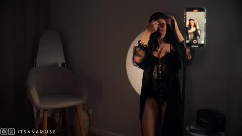 Ana online show from October 30, 9:59 pm