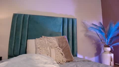 Andra Cyrus online show from November 12, 2:30 pm