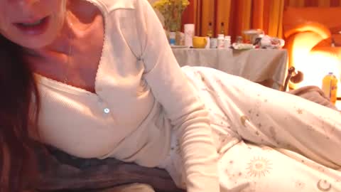 Snapshot of andrasweetie chatting on October 4, 12:30 am Andra online show from October 4, 12:30 am