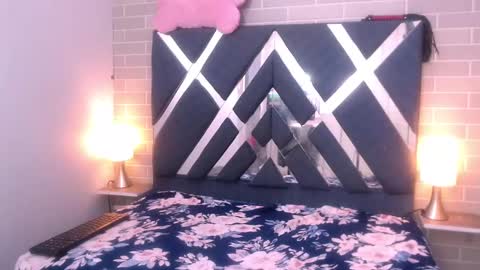 Snapshot of andrea_gill_ chatting on February 6, 11:53 am Andres Gil online show from February 6, 11:53 am