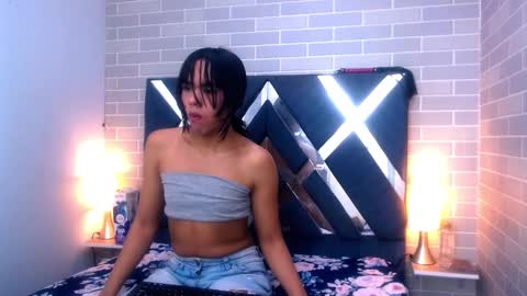 Snapshot of andrea_gill_ chatting on March 3, 12:28 pm Andres Gil online show from March 3, 12:28 pm