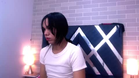 Snapshot of andrea_gill_ chatting on February 15, 11:28 am Andres Gil online show from February 15, 11:28 am