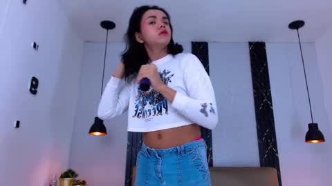 Snapshot of andrea_gill_ chatting on October 2, 1:21 pm Andres Gil online show from October 2, 1:21 pm
