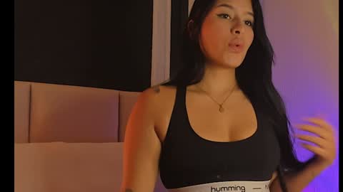Snapshot of andrea_gomes_ chatting on January 16, 8:11 am andrea online show from January 16, 8:11 am