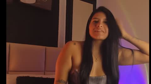 Snapshot of andrea_gomes_ chatting on January 22, 4:13 am andrea online show from January 22, 4:13 am