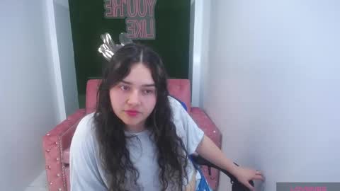 Snapshot of andrelica22_t chatting on October 1, 9:13 pm ANDREA online show from October 1, 9:13 pm
