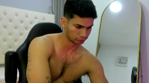 andres_stud online show from March 29, 6:59 am