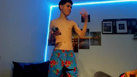 Snapshot of andrew_2811 chatting on October 17, 6:06 am andrew_2811 online show from October 17, 6:06 am