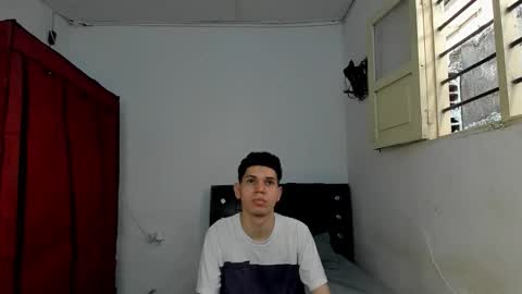 andrew_2811 online show from February 21, 10:46 pm