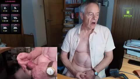 Snapshot of andrew_9999 chatting on October 6, 11:00 pm Andrew online show from October 6, 11:00 pm