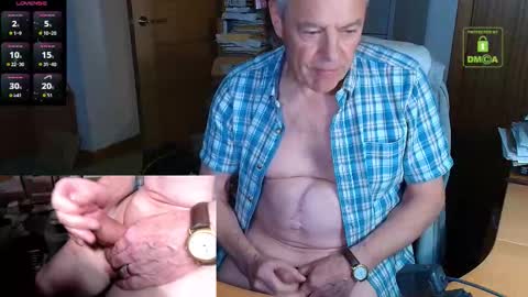 Snapshot of andrew_9999 chatting on October 14, 10:46 pm Andrew online show from October 14, 10:46 pm