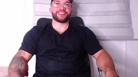 Snapshot of andrew_holden__ chatting on October 16, 12:32 am andrew_holden__ online show from October 16, 12:32 am