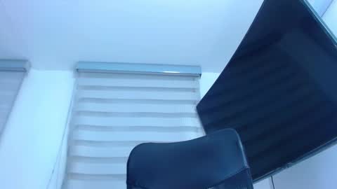 Snapshot of andrew_holden__ chatting on February 27, 2:14 am andrew_holden__ online show from February 27, 2:14 am