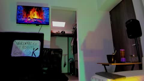 Snapshot of andrewjohnson0 chatting on September 18, 6:23 pm Andrew Johnson online show from September 18, 6:23 pm