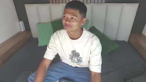 ANDREW KENNOXX online show from February 5, 8:01 pm