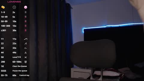 andrewmhilton_ online show from October 14, 7:11 am