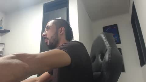 Snapshot of andruwang chatting on January 3, 5:39 am Andru online show from January 3, 5:39 am