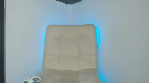 andy_collins__ online show from October 12, 2:59 am