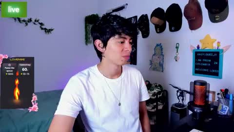 Snapshot of andy_guez_11 chatting on September 25, 11:06 am andy_guez_11 online show from September 25, 11:06 am