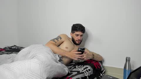 Snapshot of angel_damons_ chatting on February 27, 9:07 am Angel Damons online show from February 27, 9:07 am